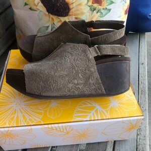 Women’s Wedge Sandals
